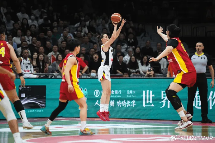 开云体育官方网-媒体人：中国女篮输得心服口服，后卫线的组织串联太过艰涩