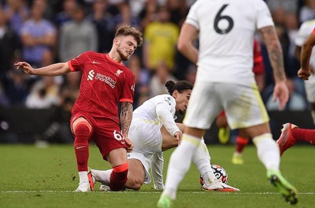 埃利奥特为利兹中卫辩护：他不是故意的，红牌过了